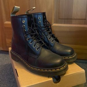 Dr. Martens Vegan 1460 US 8
